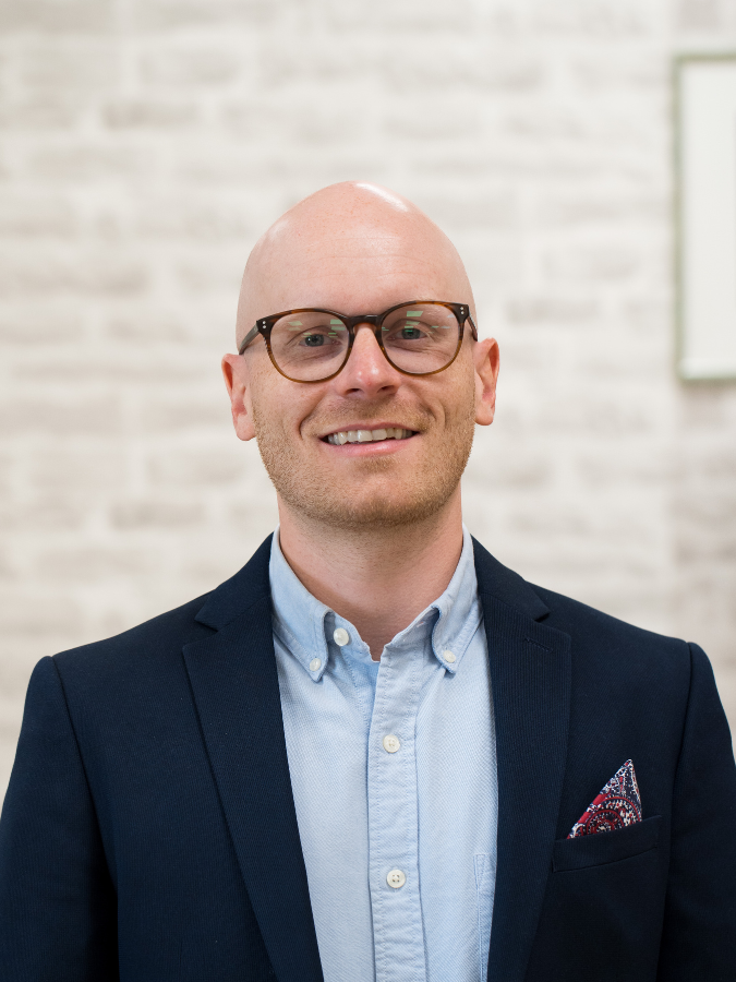 Porträtbild von Sebastian Bernhard