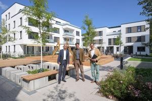 Erster Bürgermeister Jürgen Odszuck besuchte die Wohnungen der GGH an der Römerstraße (Foto: Rothe) Erster Bürgermeister Jürgen Odszuck besuchte die Wohnungen der GGH an der Römerstraße