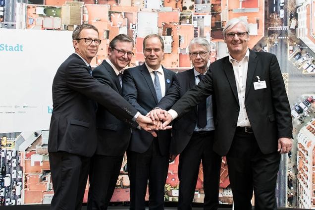 Lord Mayor-Pitch (Foto: Bitkom) Five men (Foto: Bitkom)