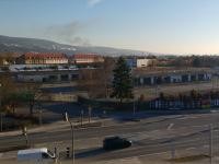 Schwarzer Rauch ist von der Feuerwehrleitstelle aus zu sehen