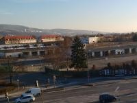 Weißer Rauch steigt nach Löscharbeiten nach oben