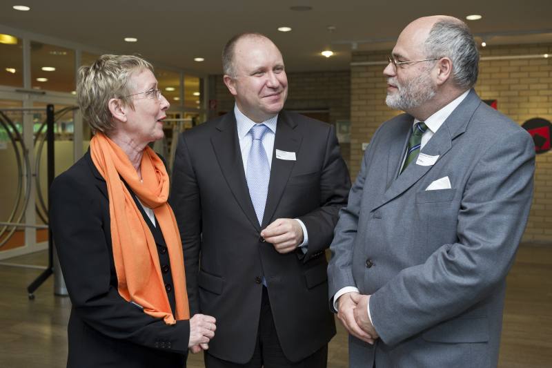 Im Gespräch: Brigitte Holz, Moderatorin, Bernd Stadel, Erster Bürgermeister und Michael Scharf, BIMA (Foto: Rothe)