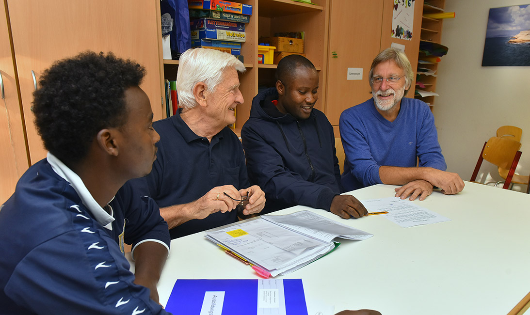 Nachhilfe für Flüchtlinge in der Unterkunft Hardtstraße