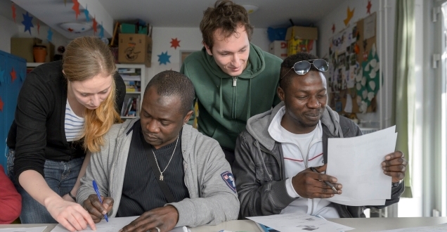 Applicants for asylum during language learning (Photo: Rothe)