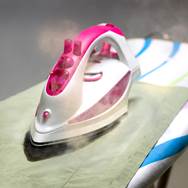 Brandursache Bügeleisen (Foto: www.rauchmelder-lebensretter.de) Brandursache Bügeleisen (Foto: www.rauchmelder-lebensretter.de)