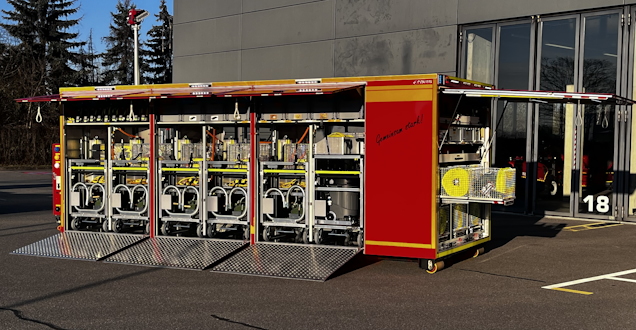 AB Unwetter (Foto: Feuerwehr Heidelberg) Abrollbehälter mit geöffneten Seitenwänden