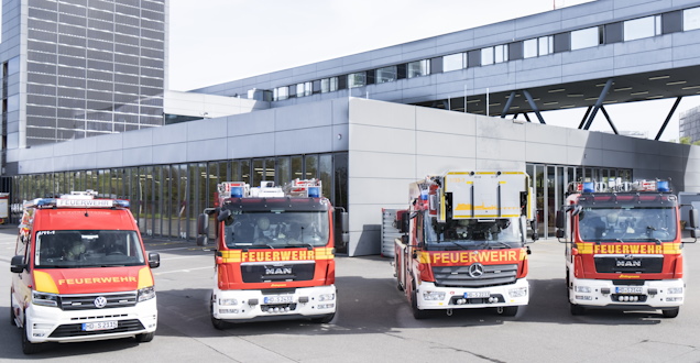 Aufnahme des Löschzuges der Berufsfeuerwehr mit vier Fahrzeugen (Foto: Feuerwehr Heidelbergerg) Aufnahme des Löschzuges der Berufsfeuerwehr mit vier Fahrzeugen