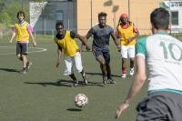 Heidelberger und Flüchtlinge spielen gemeinsam Fußball (Foto: Rothe)