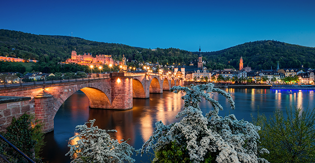 The old bridge in the evening (Photo: Heidelberg Marketing)