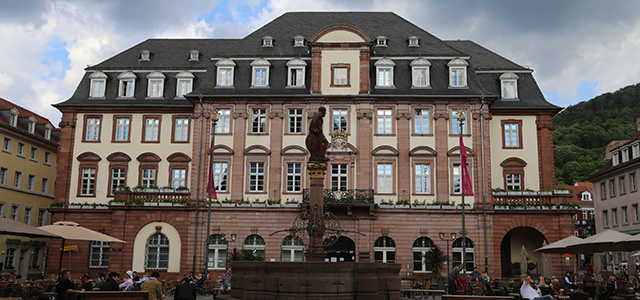 Das Heidelberger Rathaus von vorne 